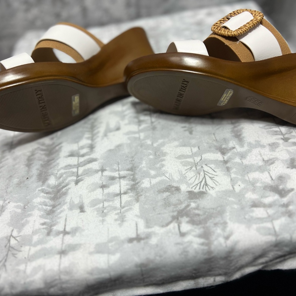 Toscanella Italy Womens White Tan Wedge Sandals Raffia Buckle Slides Size 6 - Picture 2 of 5